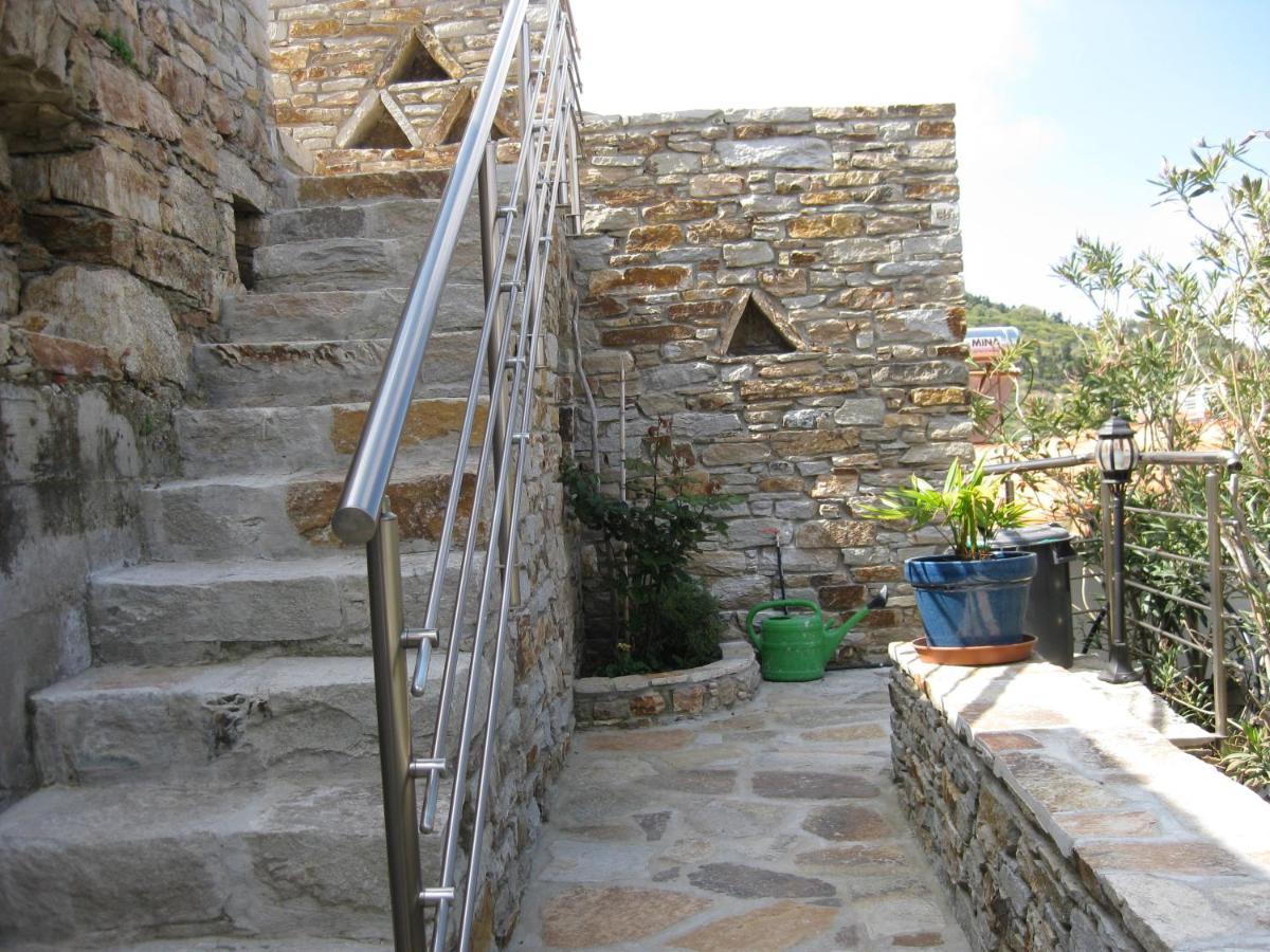 Astra-Ferienhaus Mit Grosser Dachterrasse Und Top-Ausstattung In Nas Armenistis  Exterior photo